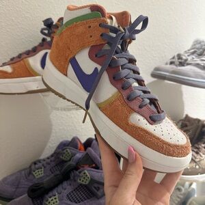 Nike high top dunks.